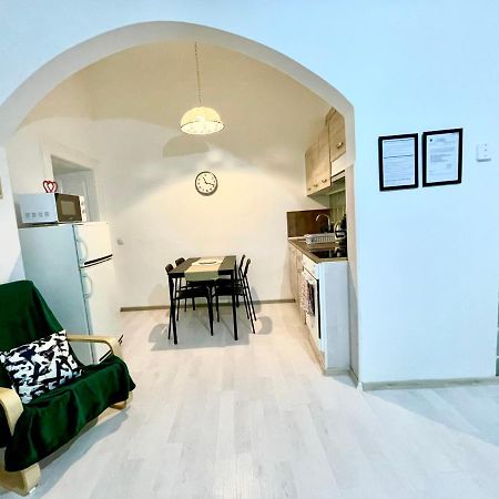 White Apartment Near The Famous New York Cafe Budapeszt Zewnętrze zdjęcie
