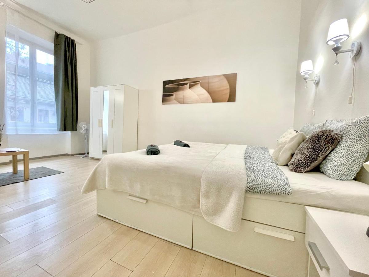White Apartment Near The Famous New York Cafe Budapeszt Zewnętrze zdjęcie