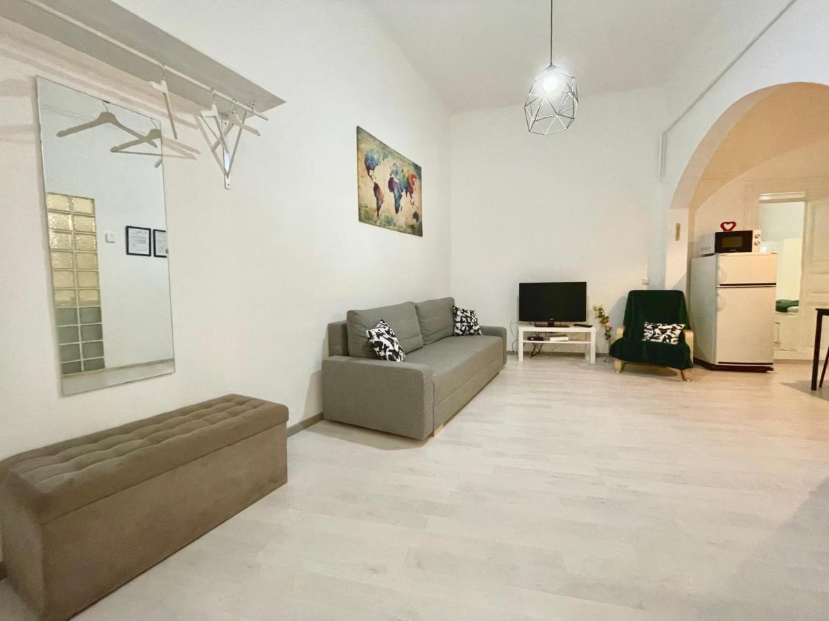 White Apartment Near The Famous New York Cafe Budapeszt Zewnętrze zdjęcie